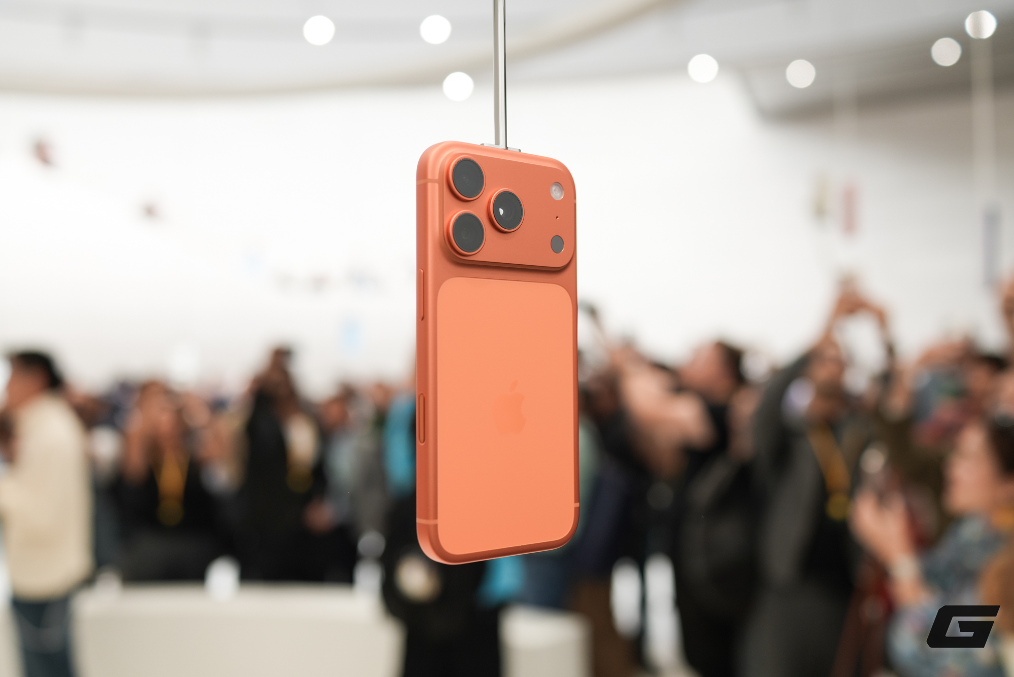 Trên tay iPhone 17 Pro Max tại Mỹ: Camera nâng cấp lớn, bộ ba chip mới A19 Pro + N1 + C1X, pin trâu nhất lịch sử nhưng phải đánh đổi dày và nặng hơn, giá tại Việt Nam cũng cao hơn- Ảnh 4.