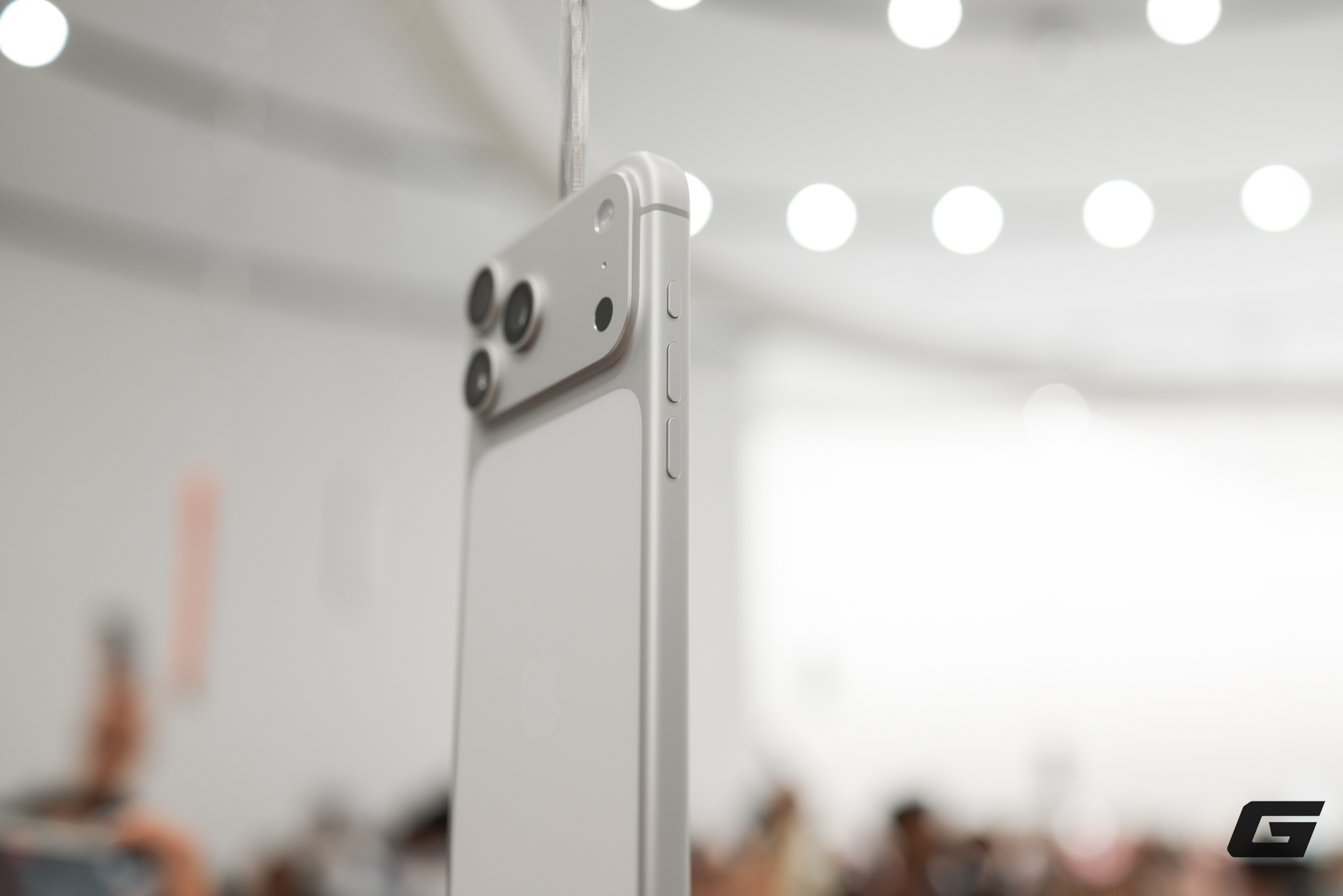 Trên tay iPhone 17 Pro Max tại Mỹ: Camera nâng cấp lớn, bộ ba chip mới A19 Pro + N1 + C1X, pin trâu nhất lịch sử nhưng phải đánh đổi dày và nặng hơn, giá tại Việt Nam cũng cao hơn- Ảnh 6.