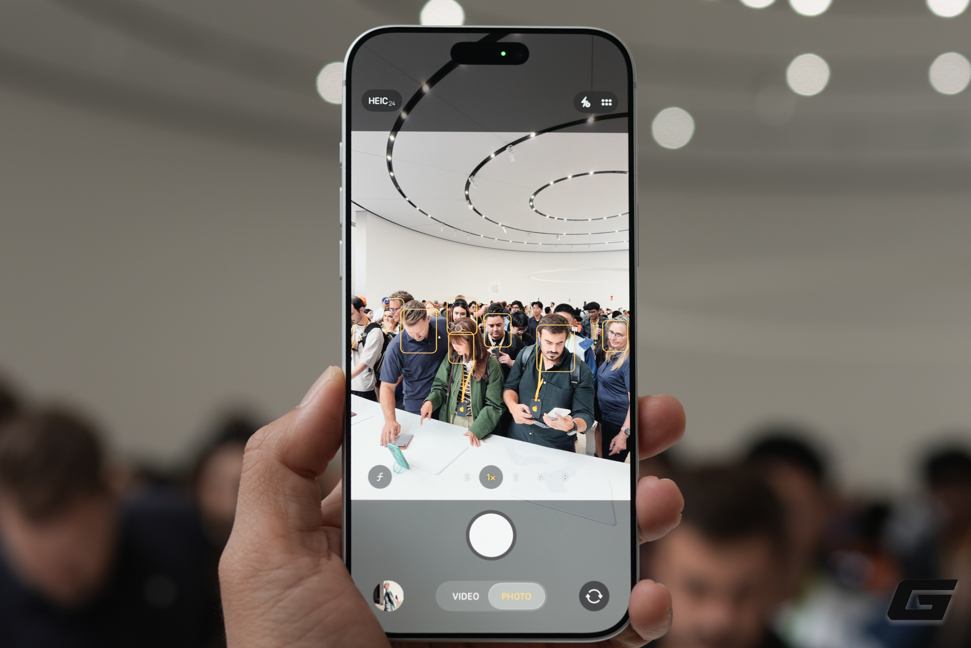 Trên tay iPhone 17 Pro Max tại Mỹ: Camera nâng cấp lớn, bộ ba chip mới A19 Pro + N1 + C1X, pin trâu nhất lịch sử nhưng phải đánh đổi dày và nặng hơn, giá tại Việt Nam cũng cao hơn- Ảnh 11.