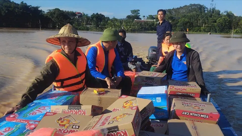 bão số 11 chùa hương.jpg