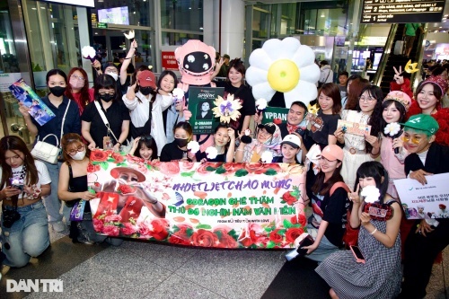 1760016130 319 G‑Dragon co mat tai Ha Noi rung fan mang hoa