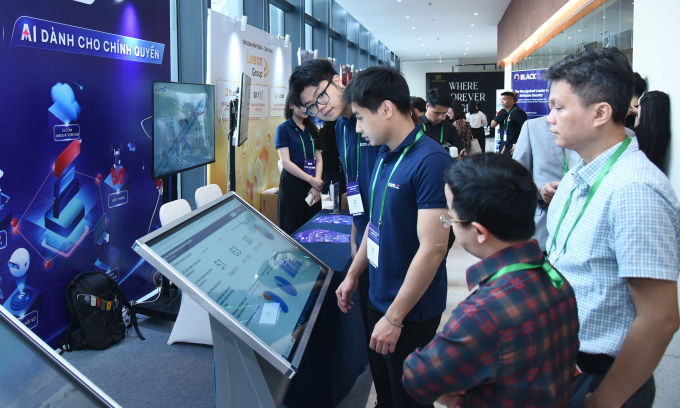 Gian hàng giới thiệu một nền tảng AI cho chính quyền của Elcom, được giới thiệu tại sự kiện. Ảnh: Song Hà