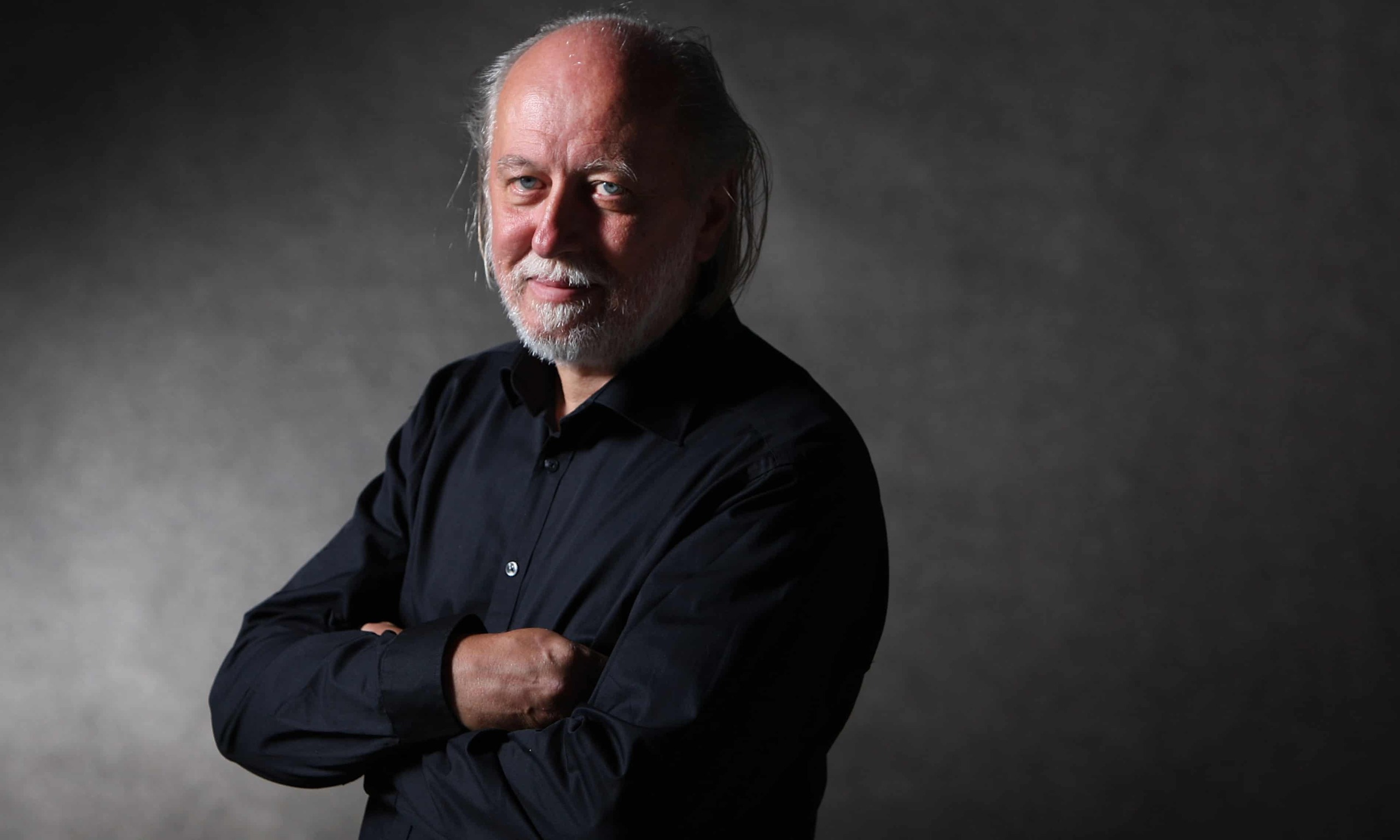 Sách của chủ nhân Nobel Văn chương 2025 'cháy hàng' nhanh chóng- Ảnh 2. Sách của chủ nhân Nobel Văn chương 2025 'cháy hàng' nhanh chóng- Ảnh 2.