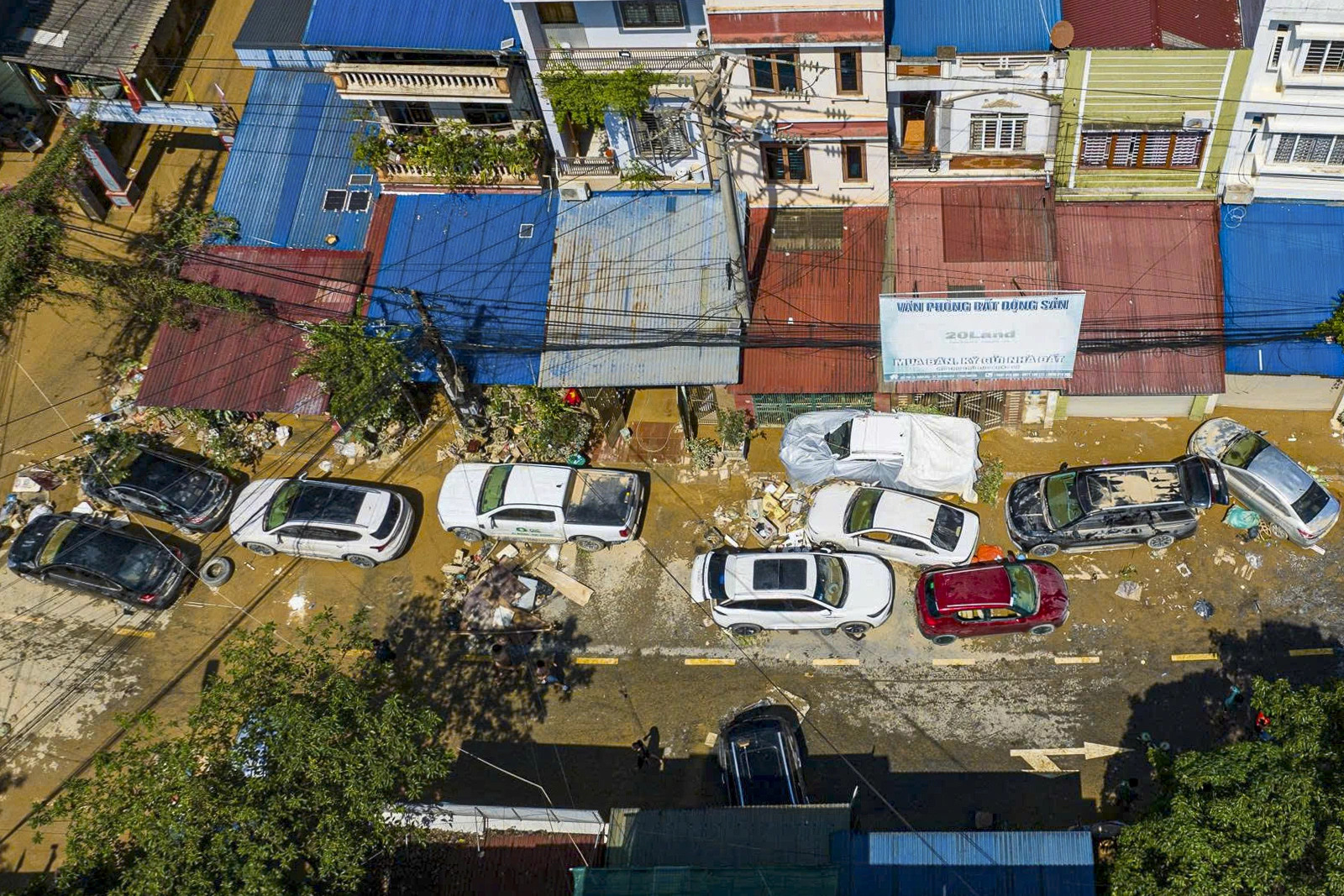 Bão không theo quy luật, lũ lịch sử chưa từng có, 'vượt ngưỡng chịu đựng người dân' - Ảnh 6.