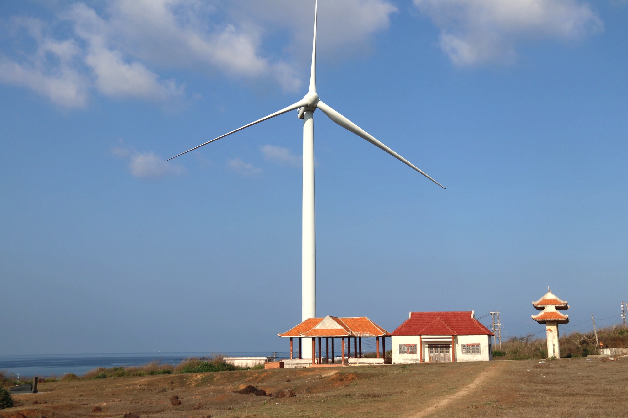 Lâm Đồng: Đột phá, khơi dậy sức mạnh kinh tế biển đảo, tạo cực tăng trưởng mới- Ảnh 8.