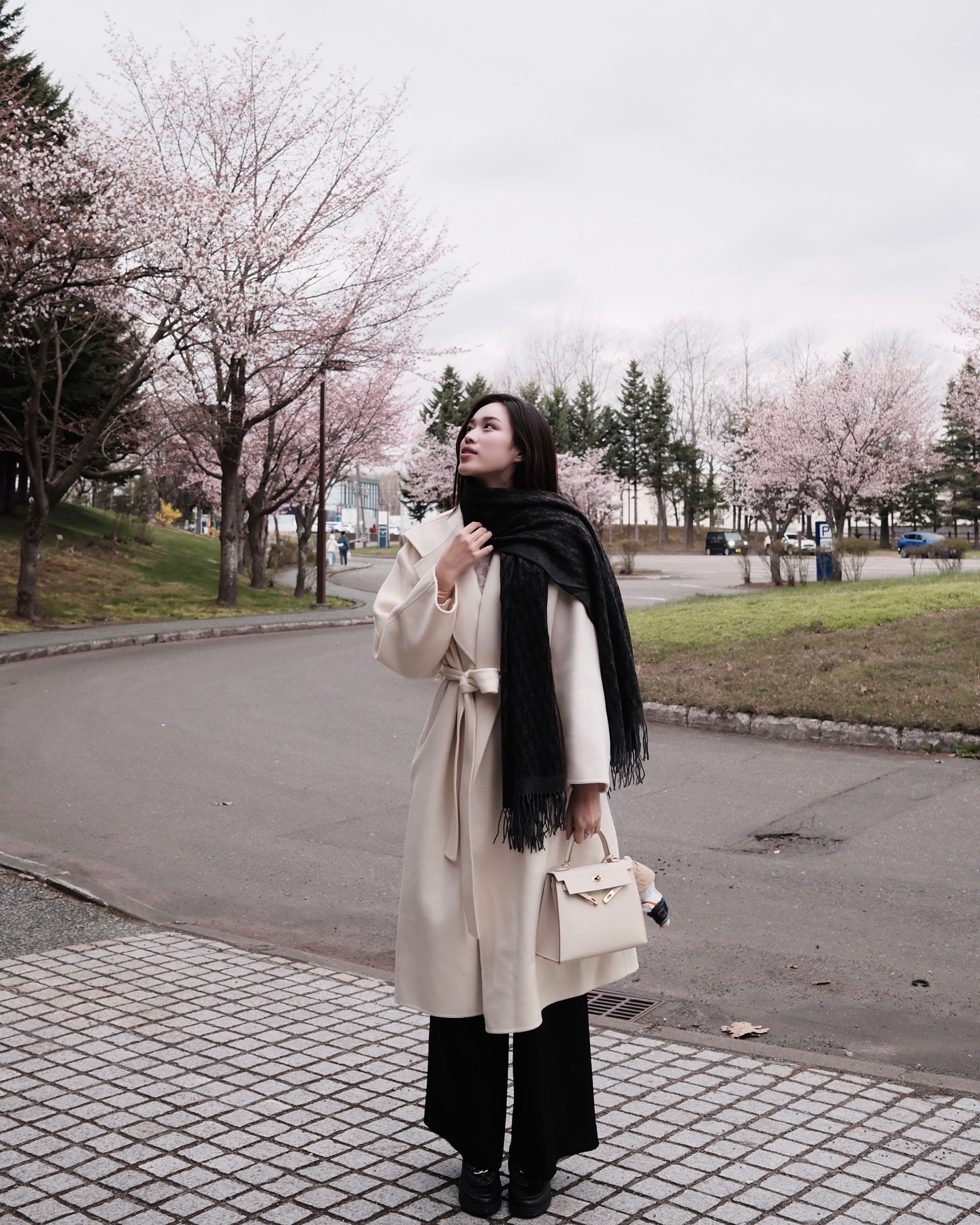 Mặc toàn đồ màu trung tính mà vẫn ra dáng người sắp làm dâu hào môn, chỉ có thể là Đỗ Hà! - Ảnh 5. Mặc toàn đồ màu trung tính mà vẫn ra dáng người sắp làm dâu hào môn, chỉ có thể là Đỗ Hà! - Ảnh 5.