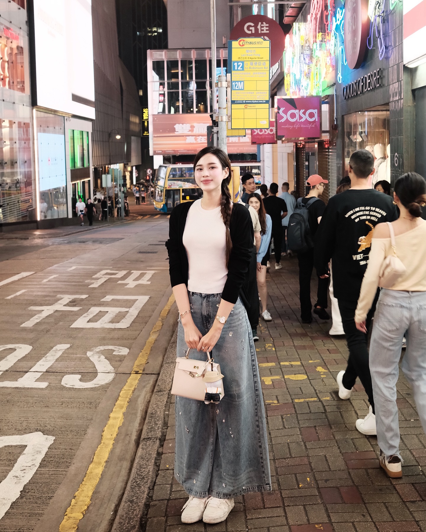 Mặc toàn đồ màu trung tính mà vẫn ra dáng người sắp làm dâu hào môn, chỉ có thể là Đỗ Hà! - Ảnh 7. Mặc toàn đồ màu trung tính mà vẫn ra dáng người sắp làm dâu hào môn, chỉ có thể là Đỗ Hà! - Ảnh 7.