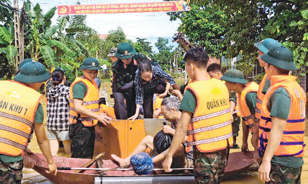 Bắc Ninh khẩn trương gia cố đê phòng chống lũ , hàng nghìn hộ dân bị cô lập - Ảnh 2. Bắc Ninh khẩn trương gia cố đê phòng chống lũ , hàng nghìn hộ dân bị cô lập - Ảnh 2.