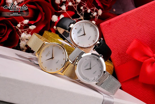  
Nữ doanh nhân thành đạt chọn đồng hồ dây kim loại hoặc dây da thanh lịch, mặt số tối giản – điểm nhấn quyền lực và tinh tế trong những cuộc gặp gỡ.