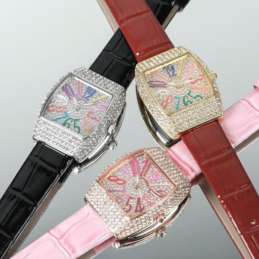  
Cô gái trẻ trung yêu thích dây da mềm mại thể hiện nét tươi mới, năng động và tràn đầy sức sống.