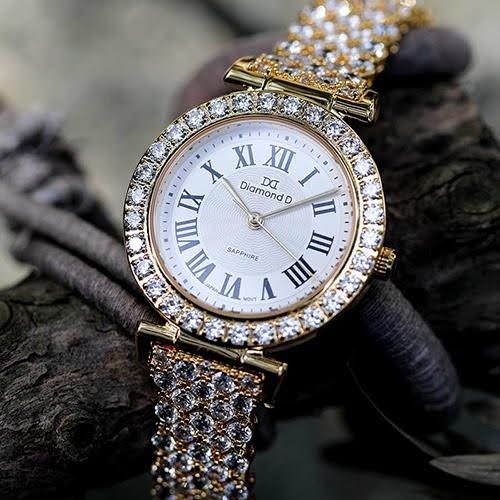  
Người mẹ hiện đại ưu ái những thiết kế đính đá lấp lánh – như cách họ trân trọng và làm đẹp thêm từng phút giây cuộc sống.