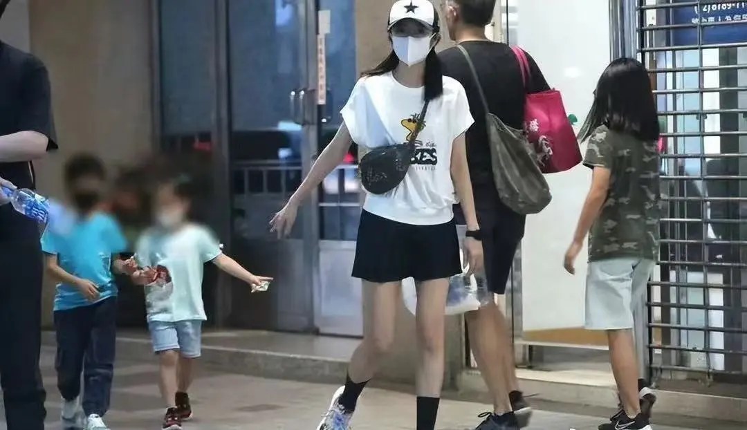 An Dĩ Hiên kín tiếng sau biến cố, gây tranh cãi vì chưa từng đi thăm chồng- Ảnh 4.