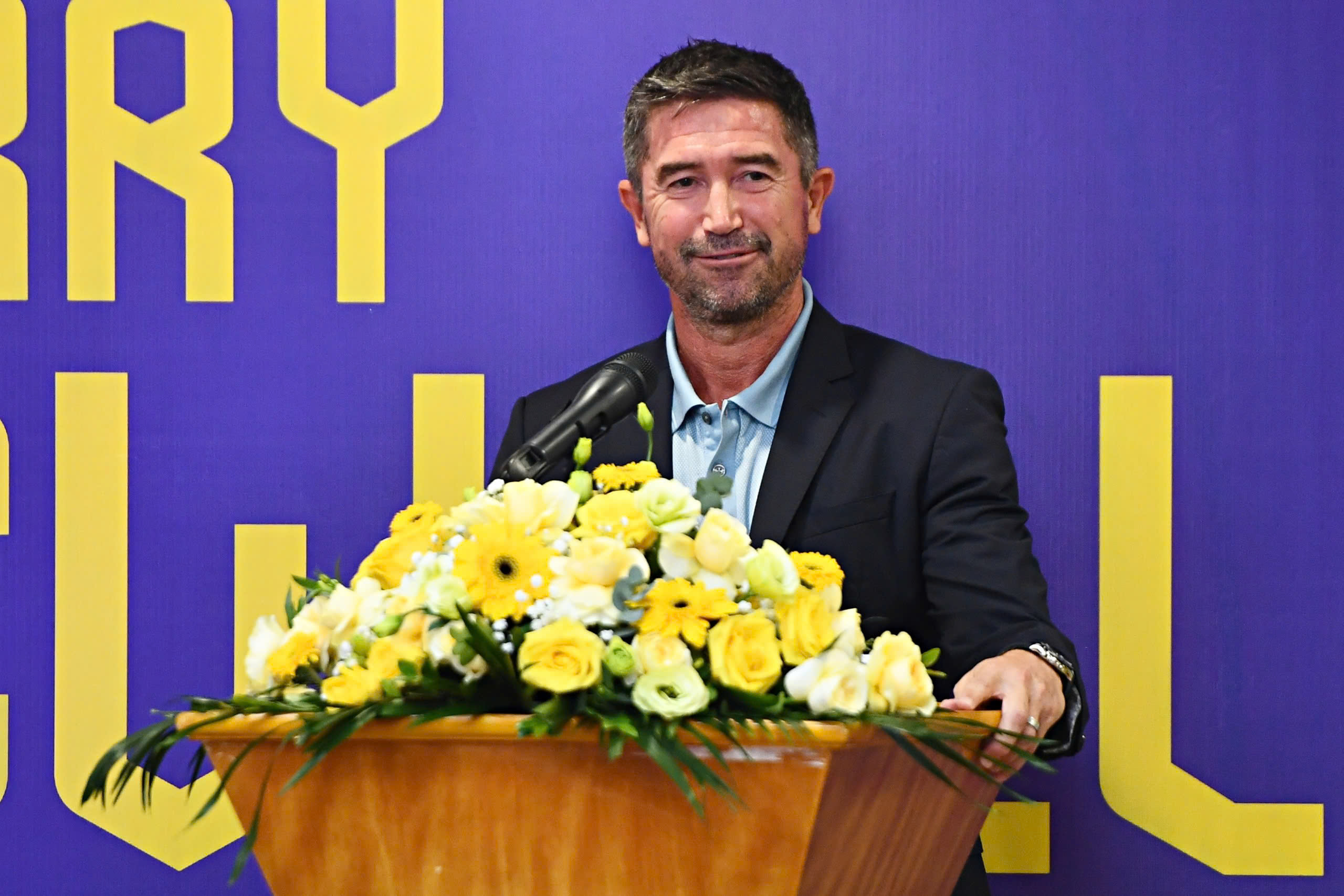 HLV Hà Nội Harry Kewell: ‘Có Robbie Fowler là bạn thân, tôi sẽ hiểu hơn bóng đá châu Á’ - Ảnh 9.