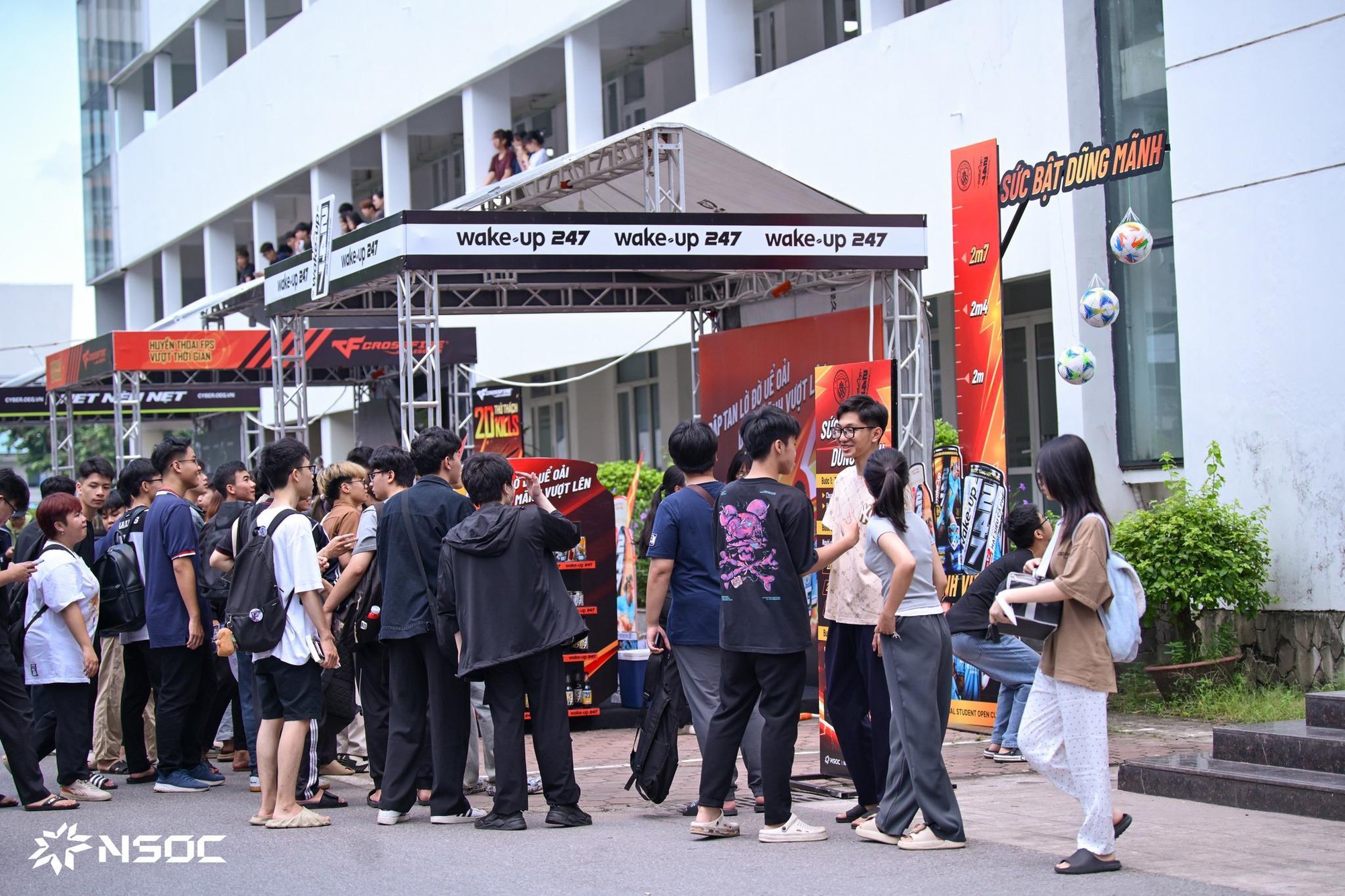 Wake-up 247 tiếp năng lượng cho sinh viên “bùng nổ” cùng NSOC 2025- Ảnh 3.