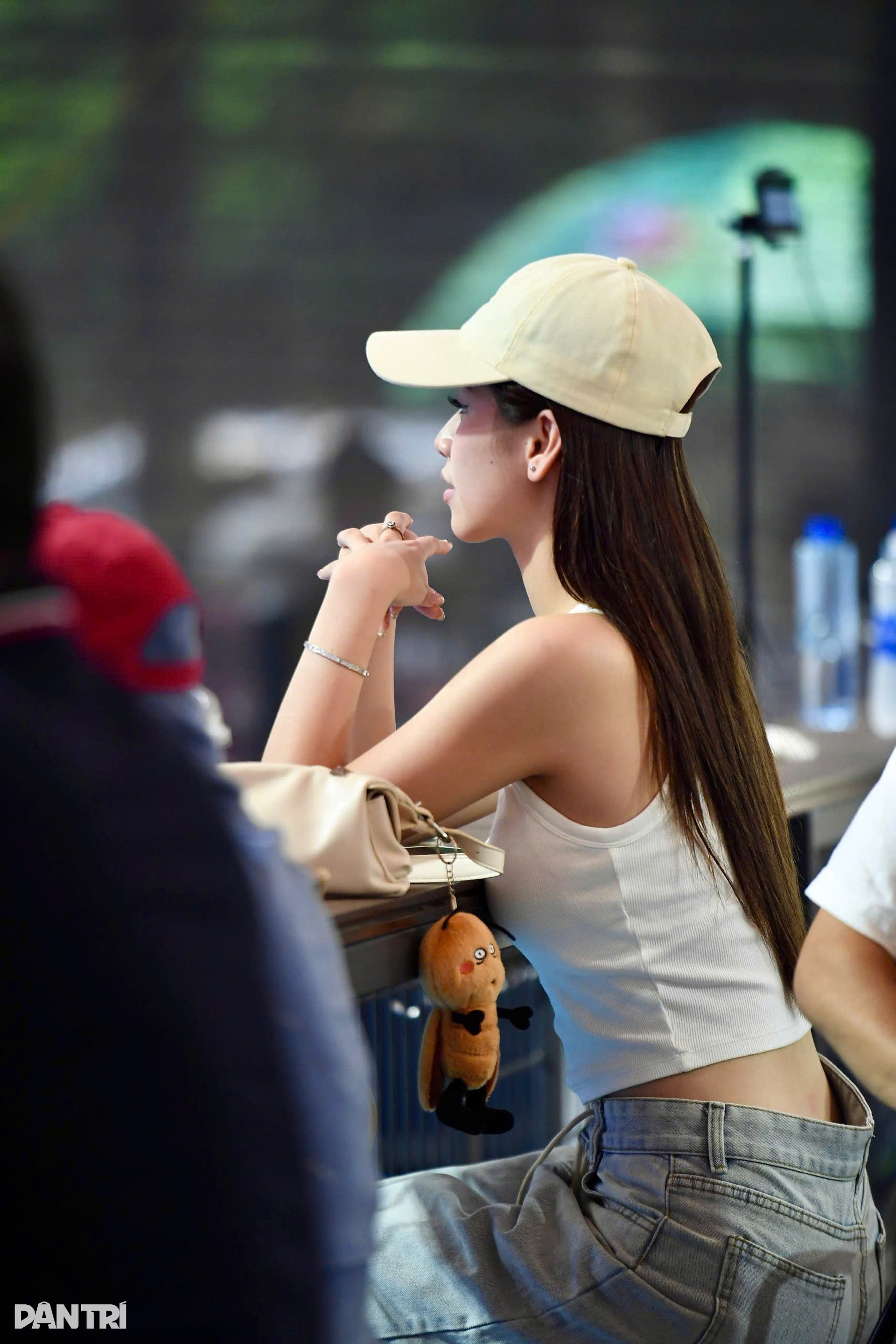 Cổ động viên xinh đẹp làm tăng sức nóng tại giải pickleball báo Dân trí - 4