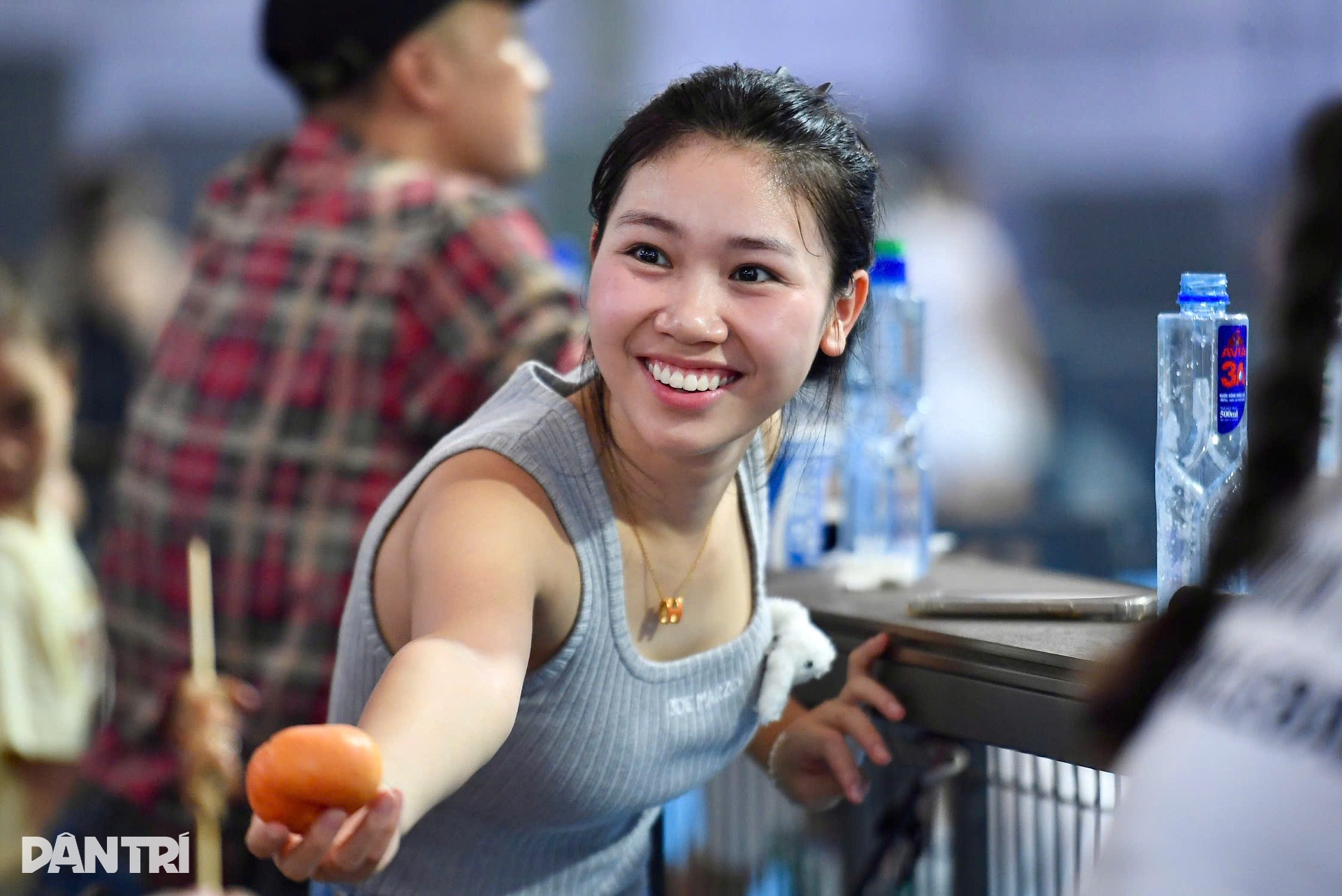 Cổ động viên xinh đẹp làm tăng sức nóng tại giải pickleball báo Dân trí - 5