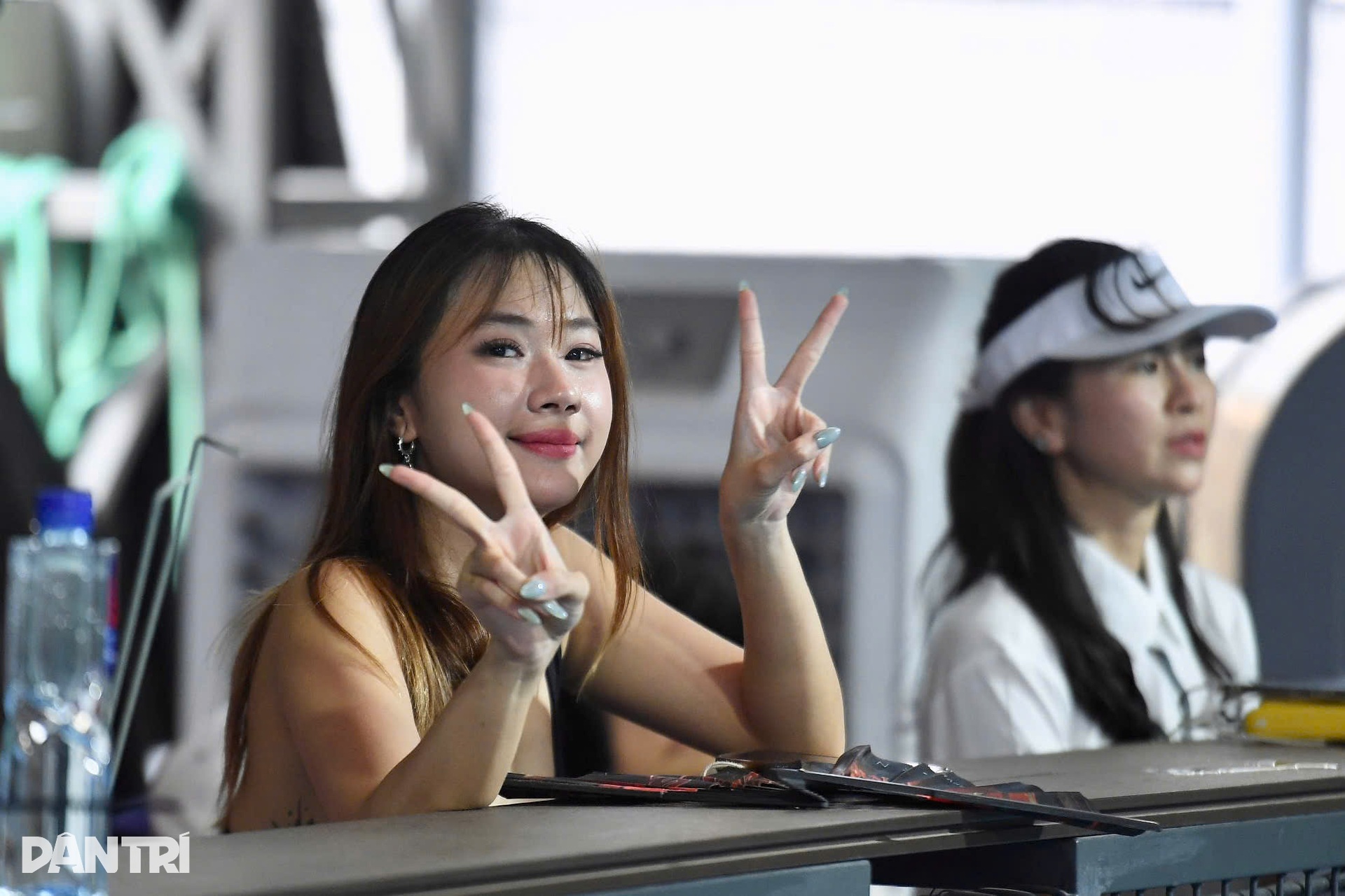 Cổ động viên xinh đẹp làm tăng sức nóng tại giải pickleball báo Dân trí - 8