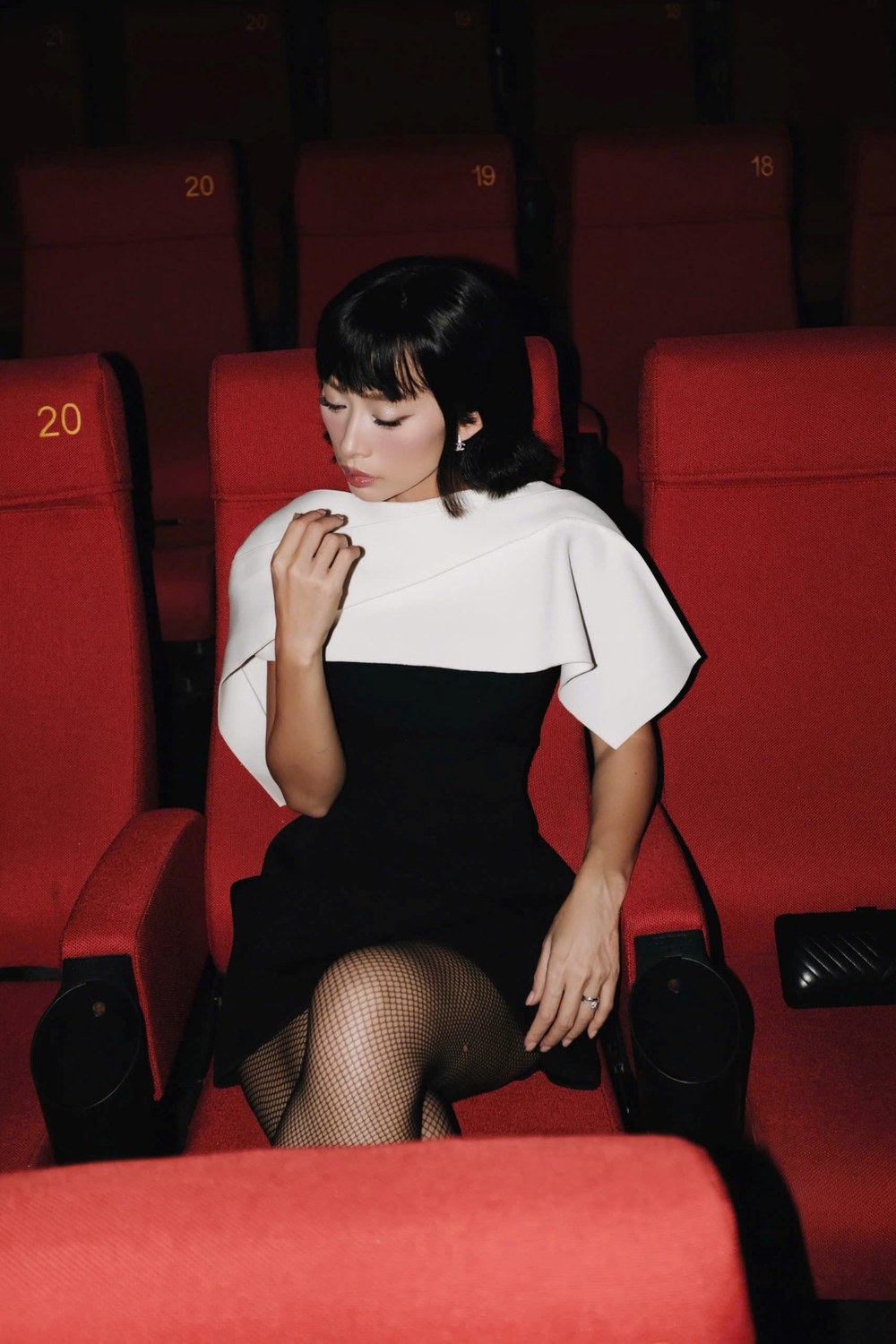 1760087922 66 Quynh Thy lot xac voi mai toc ngan day tinh