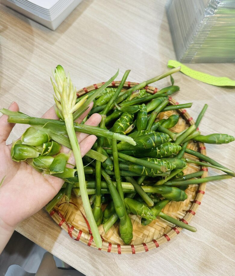 Thứ tưởng măng tây đang khiến chị em Thủ đô amp;#34;lùng sụcamp;#34;: Mỗi năm chỉ có 1 mùa, người chê amp;#34;như bò nhai rơmamp;#34; người lại cực nghiện - 2