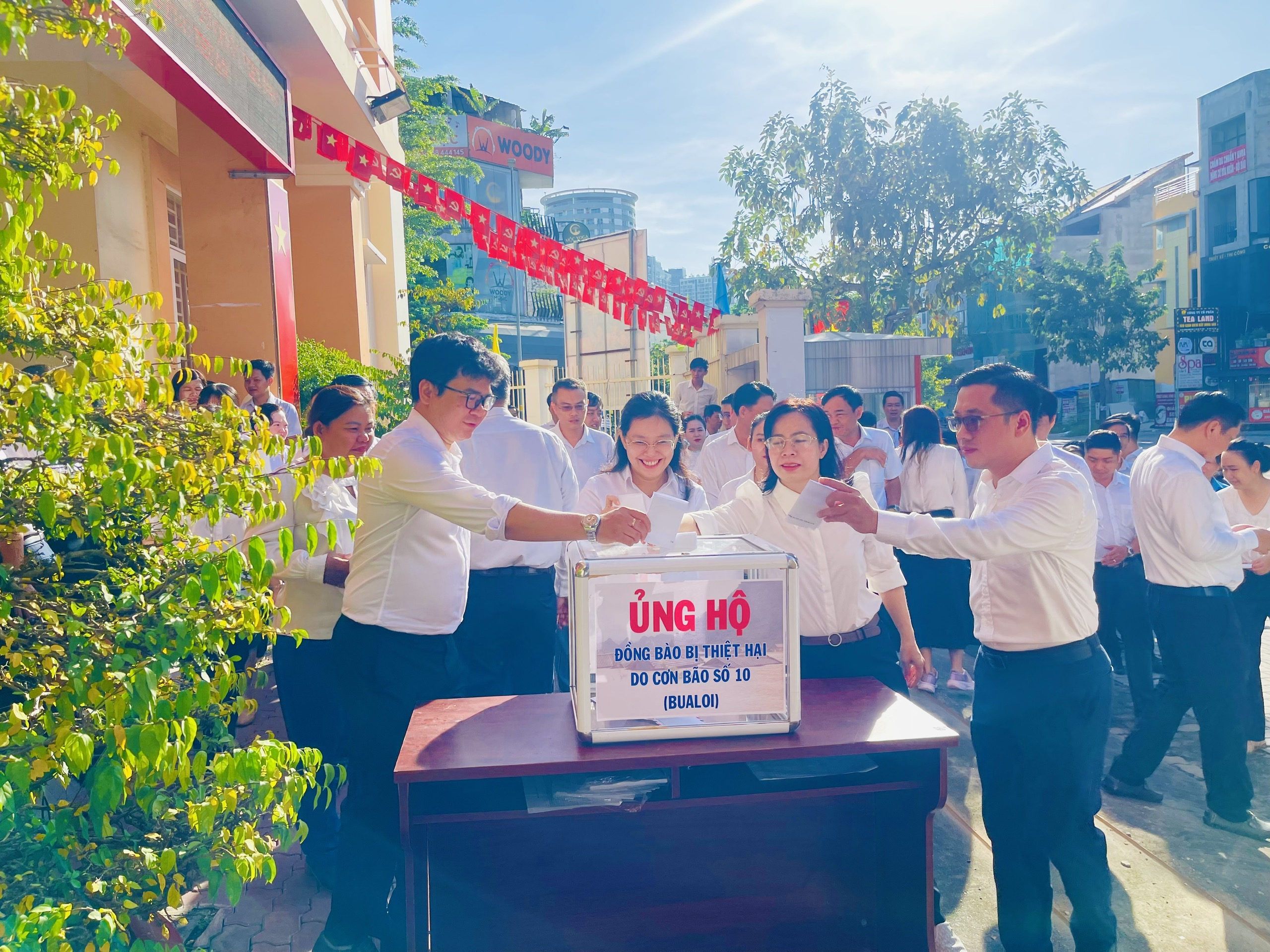 TP.HCM phát động ủng hộ đồng bào bị thiệt hại bởi bão số 10 3 TP.HCM phát động ủng hộ đồng bào bị thiệt hại bởi bão số 10 - Ảnh 3.