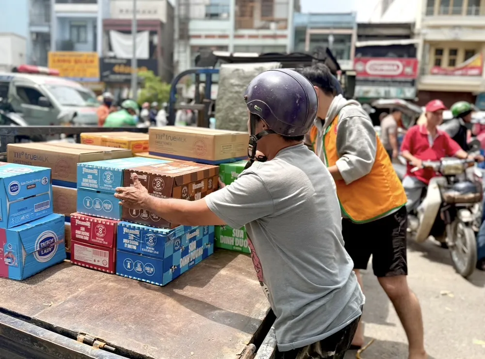 bà con vùng bão (13).jpg