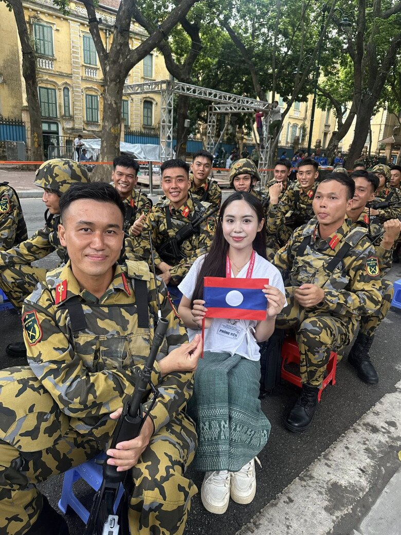 Maysaa đảm nhận vai trò phóng viên tác nghiệp ở nhiệm vụ A80.