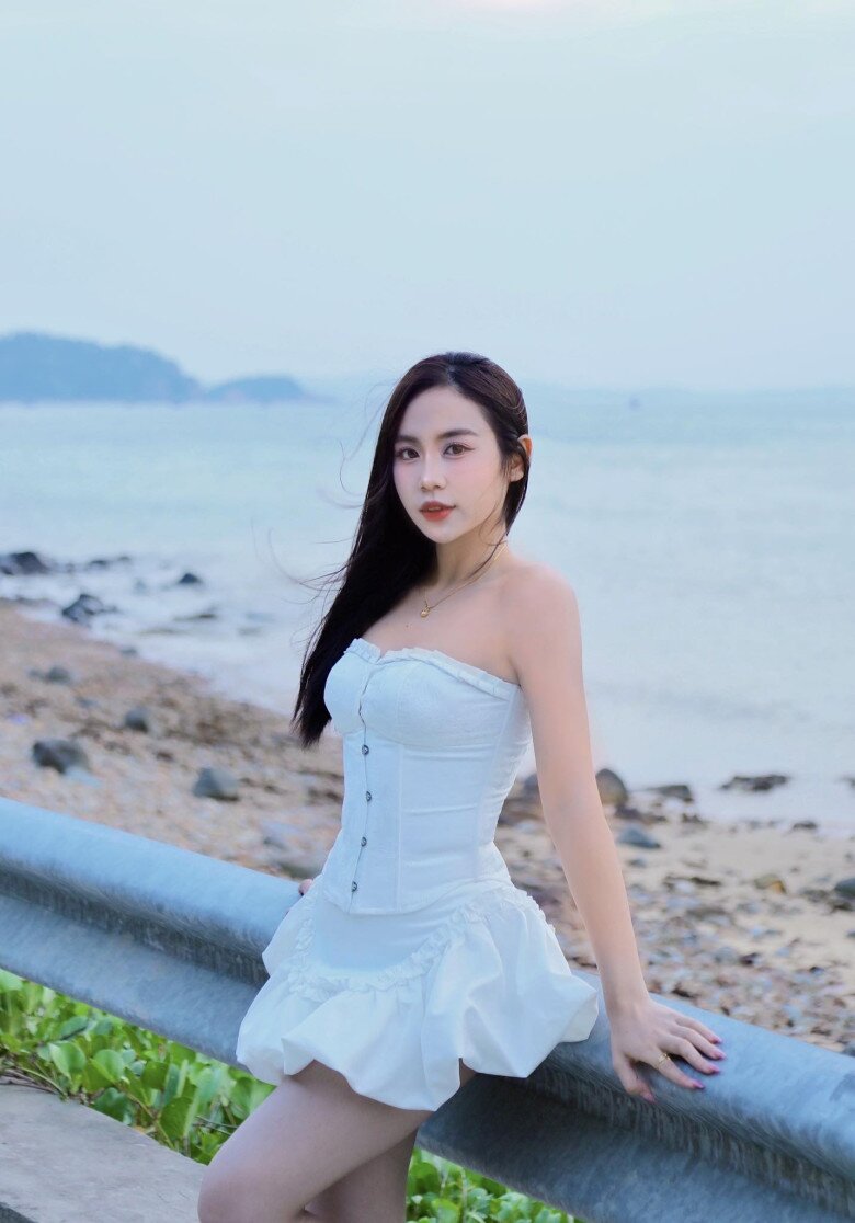 Maysaa nhận được nhiều sự chú ý không chỉ bởi nhan sắc xinh đẹp mà còn ở học vấn tốt.