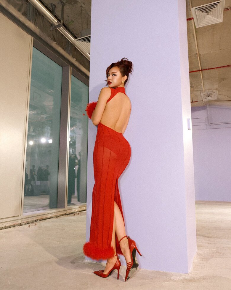 Cô sở hữu vòng 3 hơn 100cm nhiều năm qua với đường cong hình thể đẹp hút mắt.