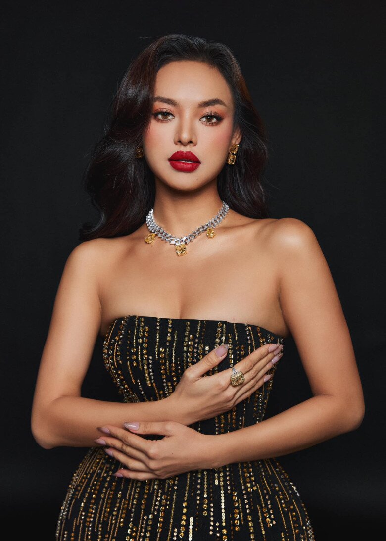 Chú ý mọi phát ngôn và hình ảnh, Mai Ngô giờ không còn vướng ồn ào.