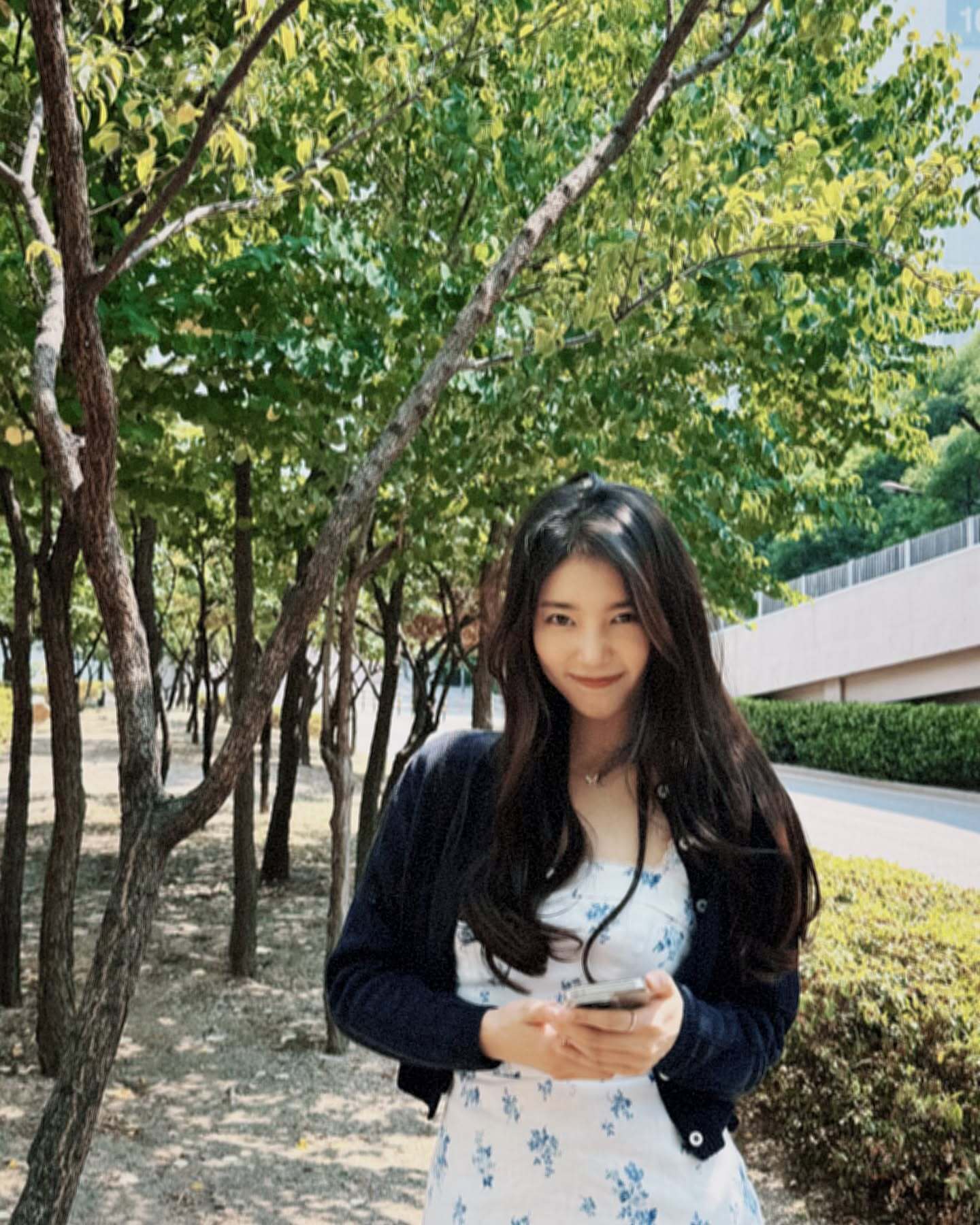 Đẹp lộng lẫy như nữ chính Genie, Make a Wish cũng chỉ thích mặc đồ tối giản - Ảnh 4.