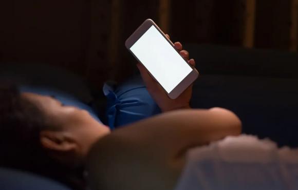 điện thoại ảnh hưởng đến trẻ, tác hại của điện thoại