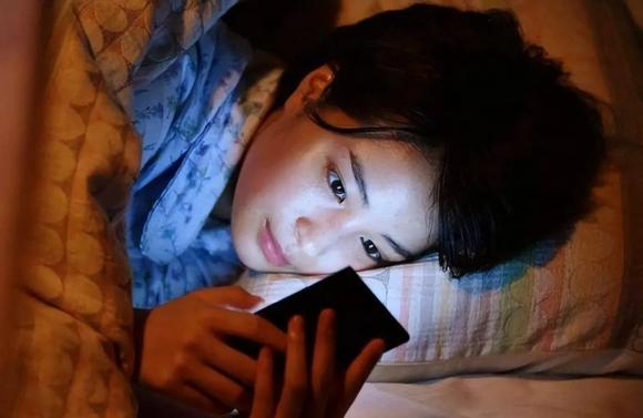 điện thoại ảnh hưởng đến trẻ, tác hại của điện thoại