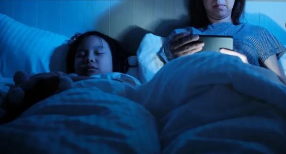 điện thoại ảnh hưởng đến trẻ, tác hại của điện thoại