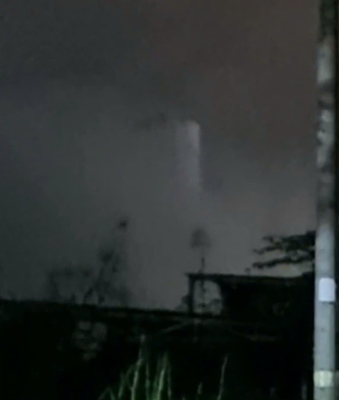 TP.HCM: Trạm bê tông gây ô nhiễm, người dân bức xúc kêu cứu- Ảnh 6.