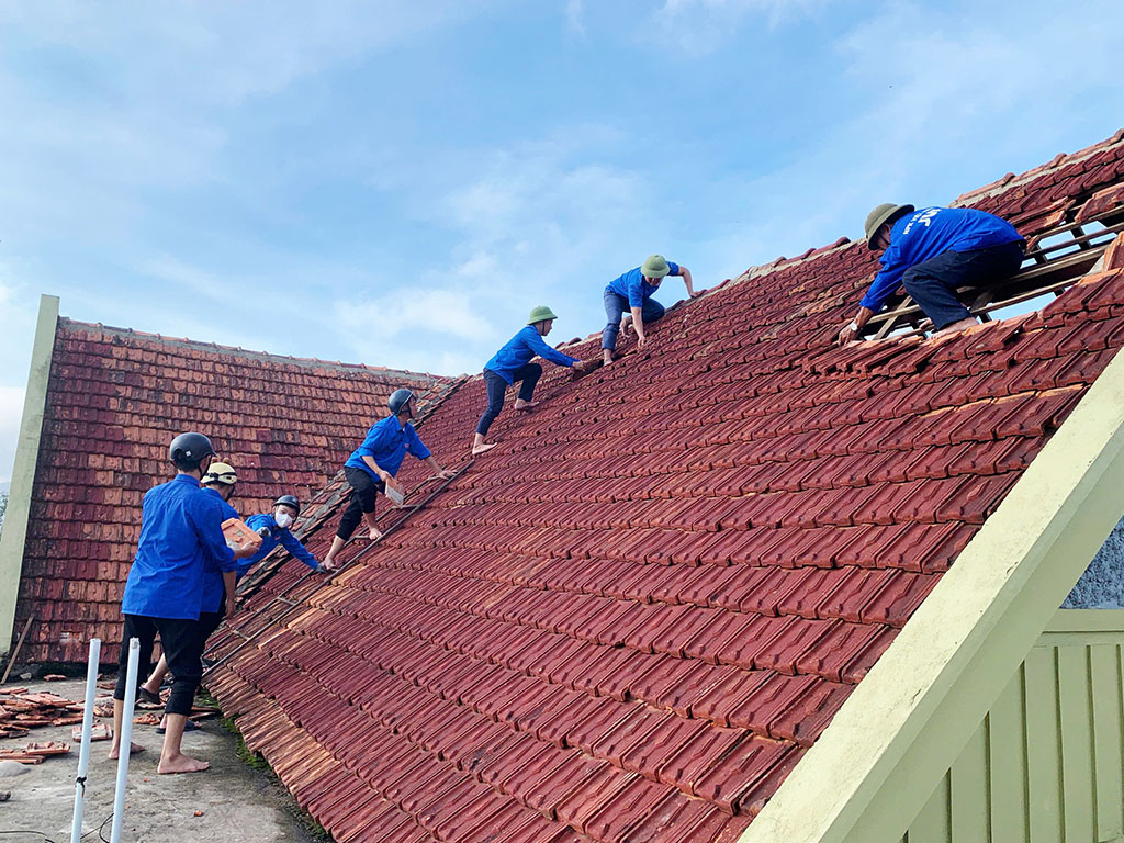 Nước rút đến đâu, dọn dẹp ngay tới đó 3 Khắc phục hậu quả bão số 10: Nước rút đến đâu, dọn dẹp ngay tới đó - Ảnh 3.