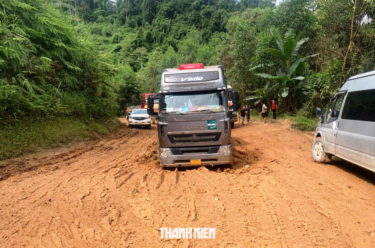 Cận cảnh con đường 'đau khổ' nhất Đà Nẵng khiến người dân, cánh tài xế 'rùng mình' - Ảnh 4.