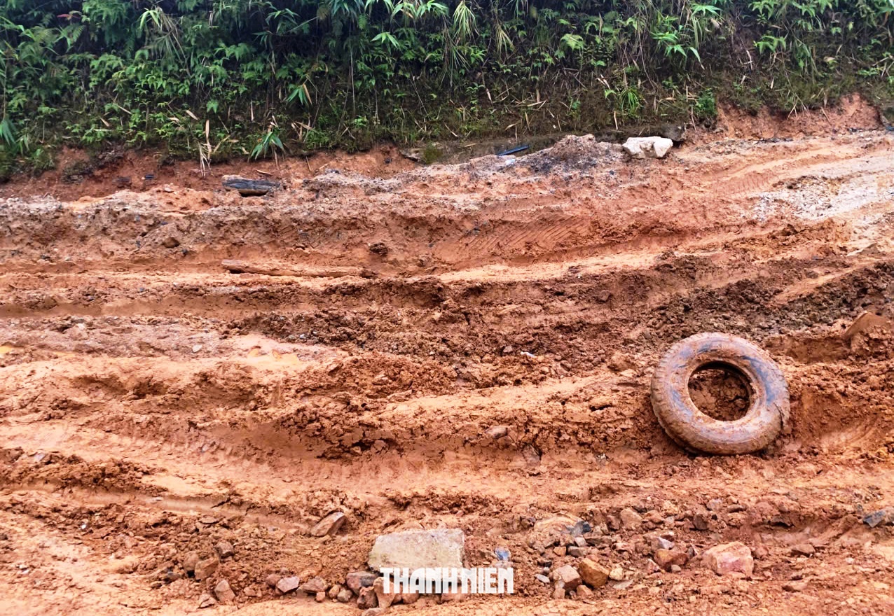 Cận cảnh con đường 'đau khổ' nhất Đà Nẵng khiến người dân, cánh tài xế 'rùng mình' - Ảnh 3.