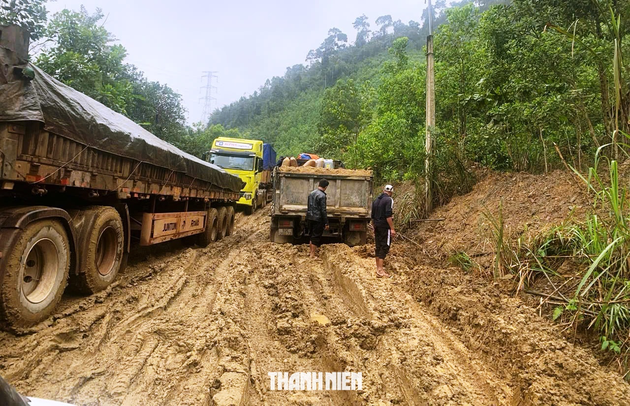 Cận cảnh con đường 'đau khổ' nhất Đà Nẵng khiến người dân, cánh tài xế 'rùng mình' - Ảnh 5.