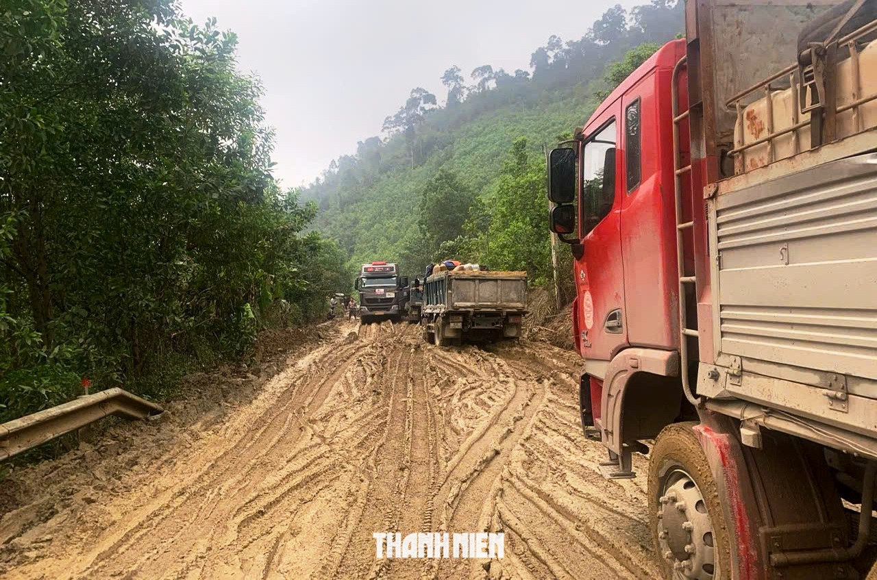 Cận cảnh con đường 'đau khổ' nhất Đà Nẵng khiến người dân, cánh tài xế 'rùng mình' - Ảnh 7.