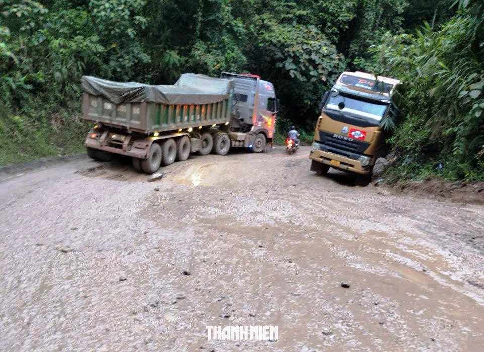 Cận cảnh con đường 'đau khổ' nhất Đà Nẵng khiến người dân, cánh tài xế 'rùng mình' - Ảnh 11.