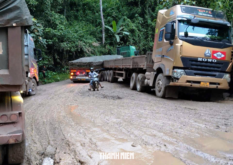 Cận cảnh con đường 'đau khổ' nhất Đà Nẵng khiến người dân, cánh tài xế 'rùng mình' - Ảnh 13.