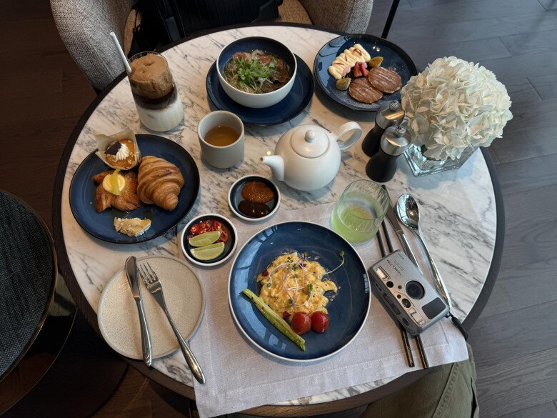 Chủ du thuyền gây tranh cãi trên VTV khoe bữa cơm cùng bạn thân Phương Oanh, khán giả thi nhau nói thiếu 1 thứ! 14 Chủ du thuyền gây tranh cãi trên VTV khoe bữa cơm cùng bạn thân Phương Oanh, khán giả thi nhau nói thiếu 1 thứ! - 13