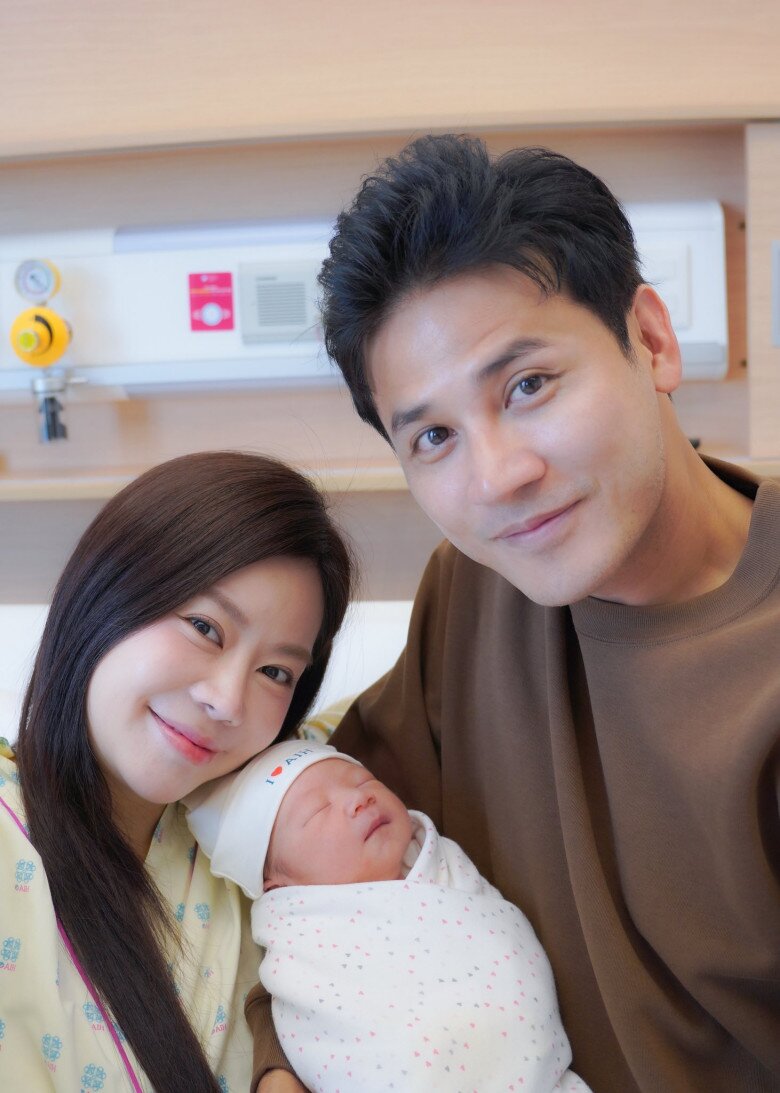 Vợ chồng Vũ Ngọc Ánh khoe diện mạo của con trai.