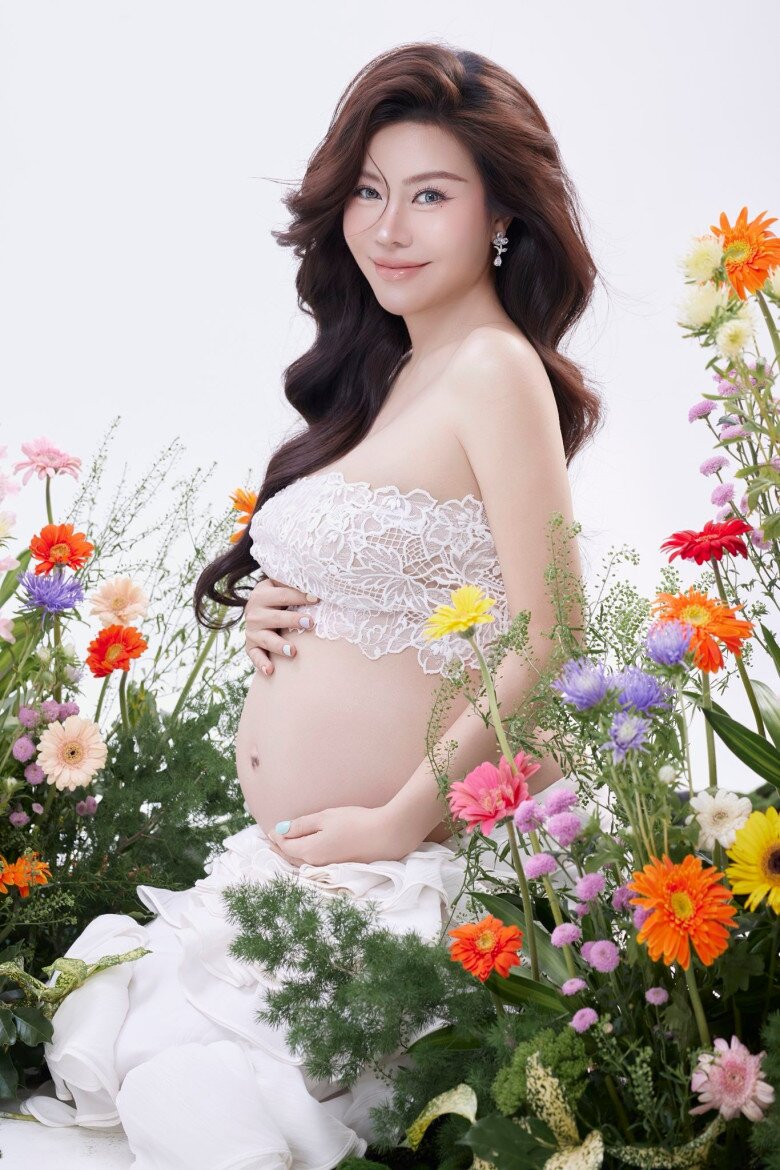 Vũ Ngọc Ánh rạng ngời trong những tháng cuối thai kỳ.