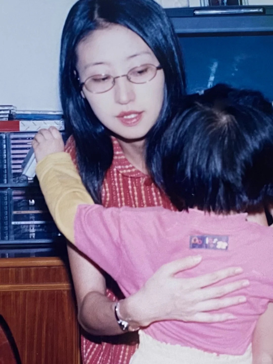 "Giảm sức mạnh của con tướng này giúp tôi": Dân mạng tuyên bố khi xem ảnh 2 mẹ con cách nhau vài chục năm - Ảnh 3.