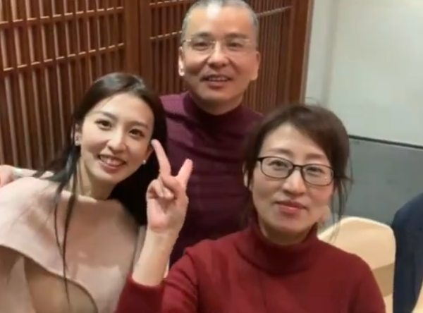 "Giảm sức mạnh của con tướng này giúp tôi": Dân mạng tuyên bố khi xem ảnh 2 mẹ con cách nhau vài chục năm - Ảnh 7.