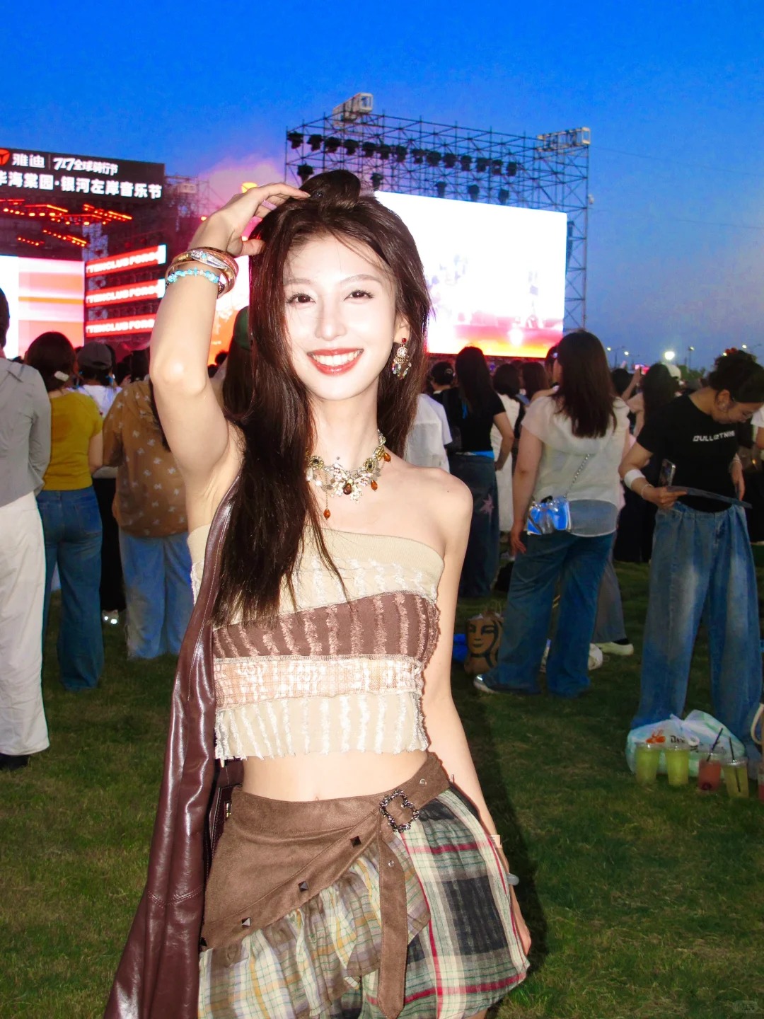 "Giảm sức mạnh của con tướng này giúp tôi": Dân mạng tuyên bố khi xem ảnh 2 mẹ con cách nhau vài chục năm - Ảnh 13.