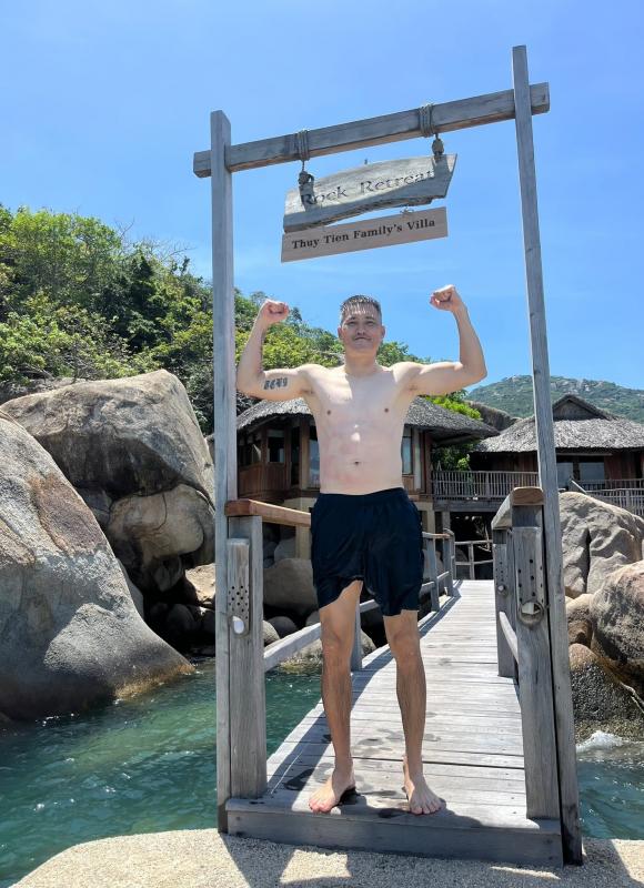 ca sĩ Thủy Tiên, danh thủ Công Vinh, sao Việt