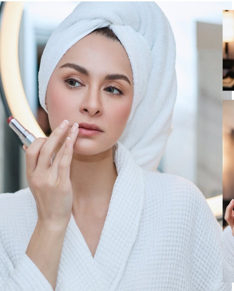 Marian Rivera duy trì thói quen chăm sóc da sáng – tối mỗi ngày, dù bận rộn đến đâu. Cô luôn tẩy trang kỹ, rửa mặt bằng sữa tươi, dưỡng ẩm và thoa kem chống nắng. Việc kiên trì dưỡng da bằng sản phẩm tự nhiên giúp làn da cô căng bóng, mịn màng và trẻ trung.