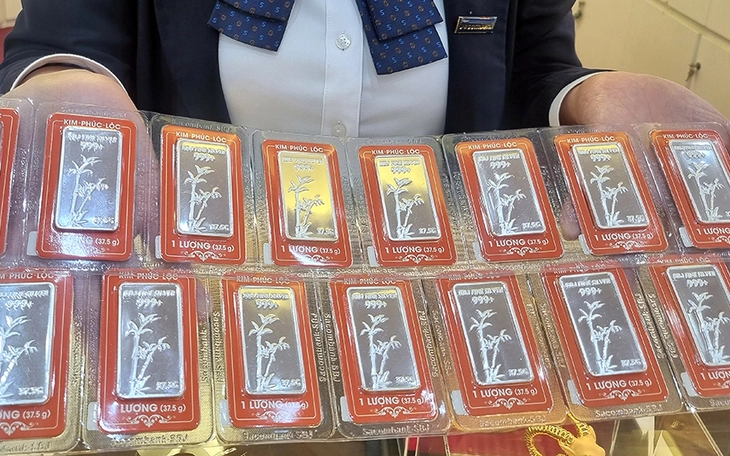 Giá vàng hồi phục trở lại, giá bạc sốt xình xịch  - Ảnh 4.